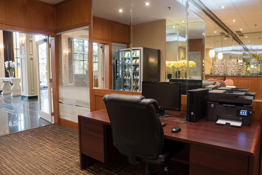 The Roehampton Hotel Торонто Экстерьер фото