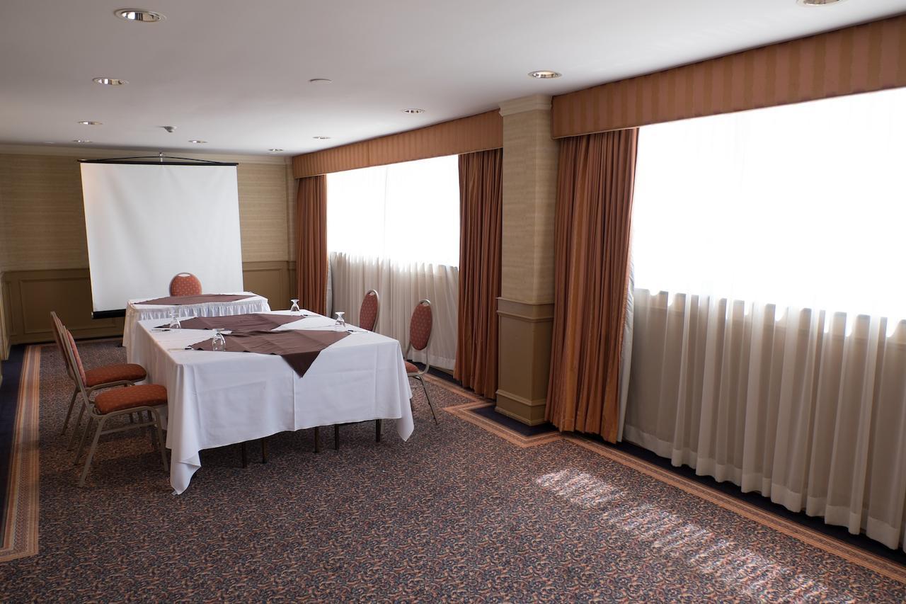 The Roehampton Hotel Торонто Экстерьер фото